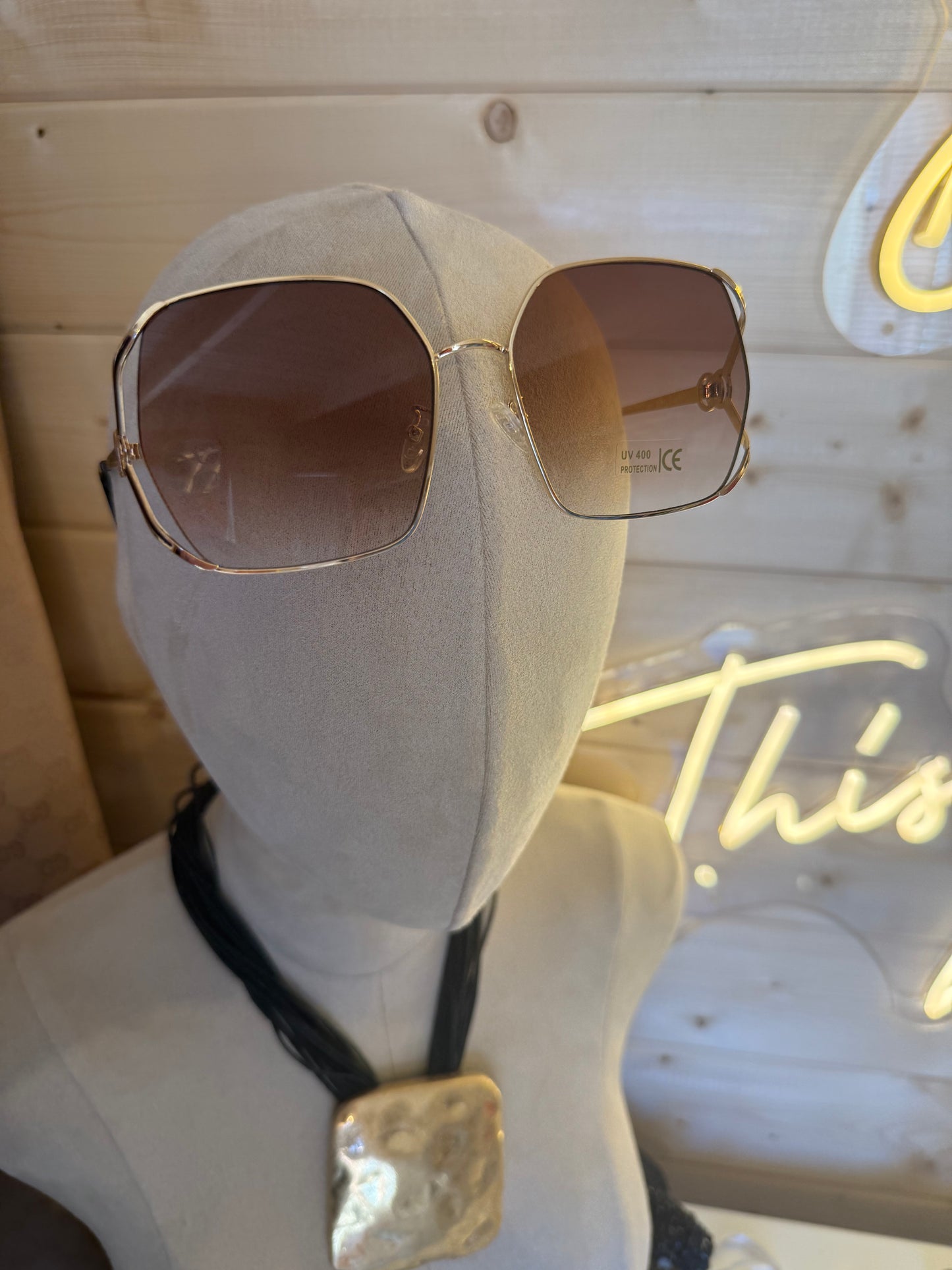 Oversized Square Aviator Sunglasses – Brown Gradient Gold CD Detail