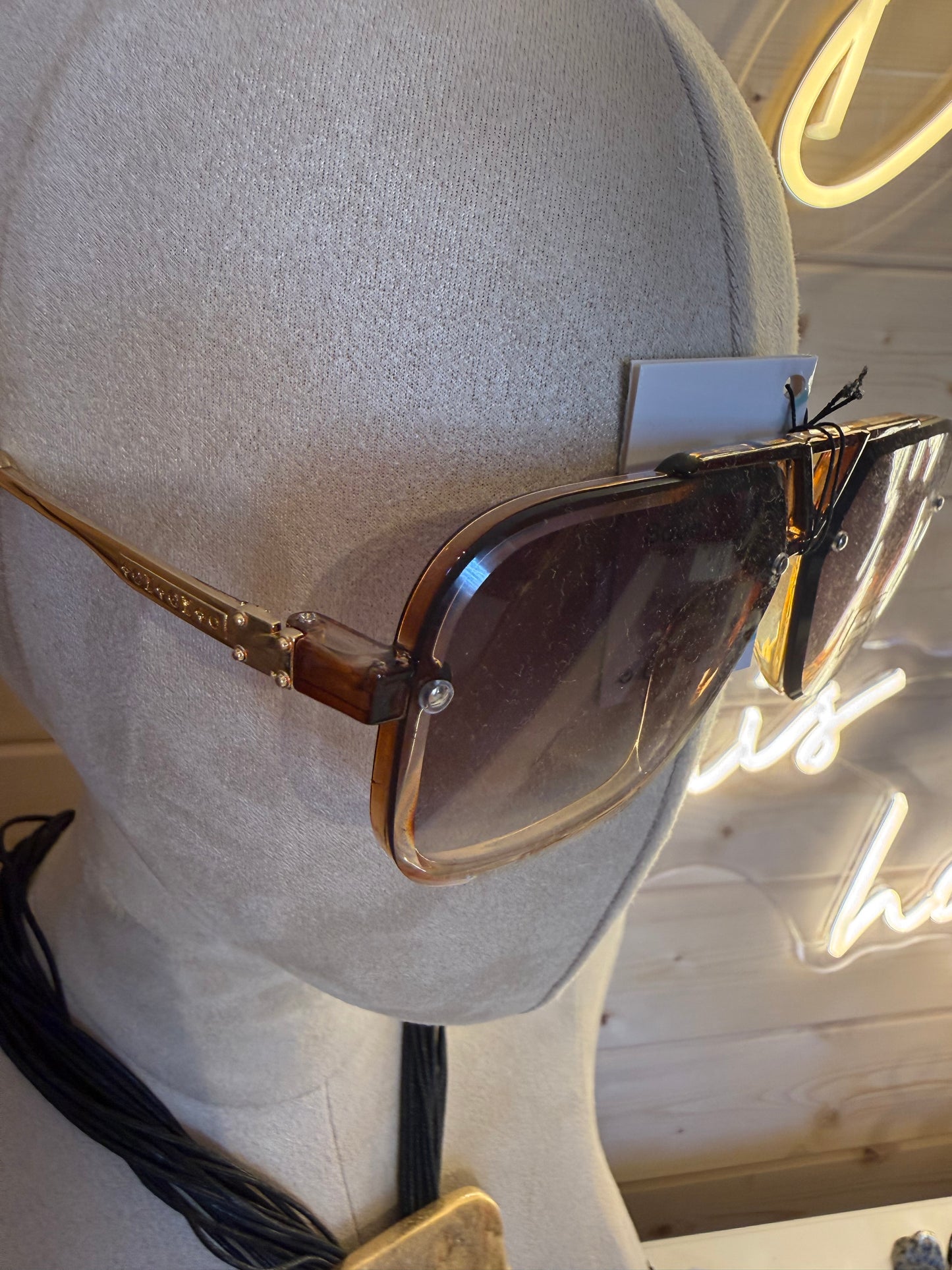 Oversized Aviator Sunglasses – Brown Gradient Gold Embossed Arms
