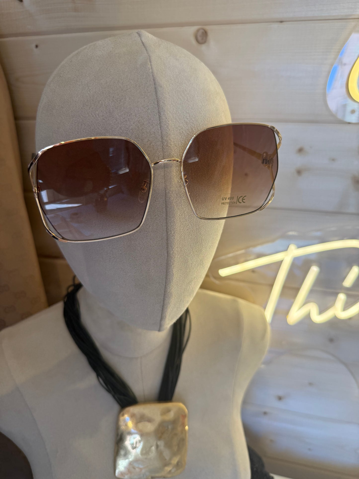 Oversized Square Aviator Sunglasses – Brown Gradient Gold CD Detail