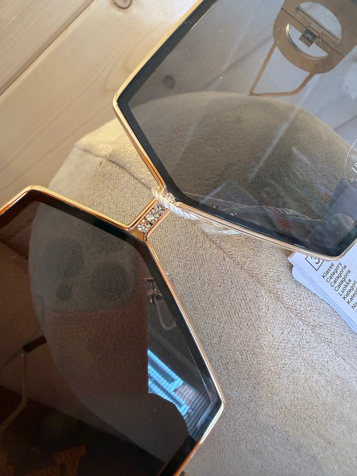 Oversized Square Sunglasses – Black Gold Diamond Edge