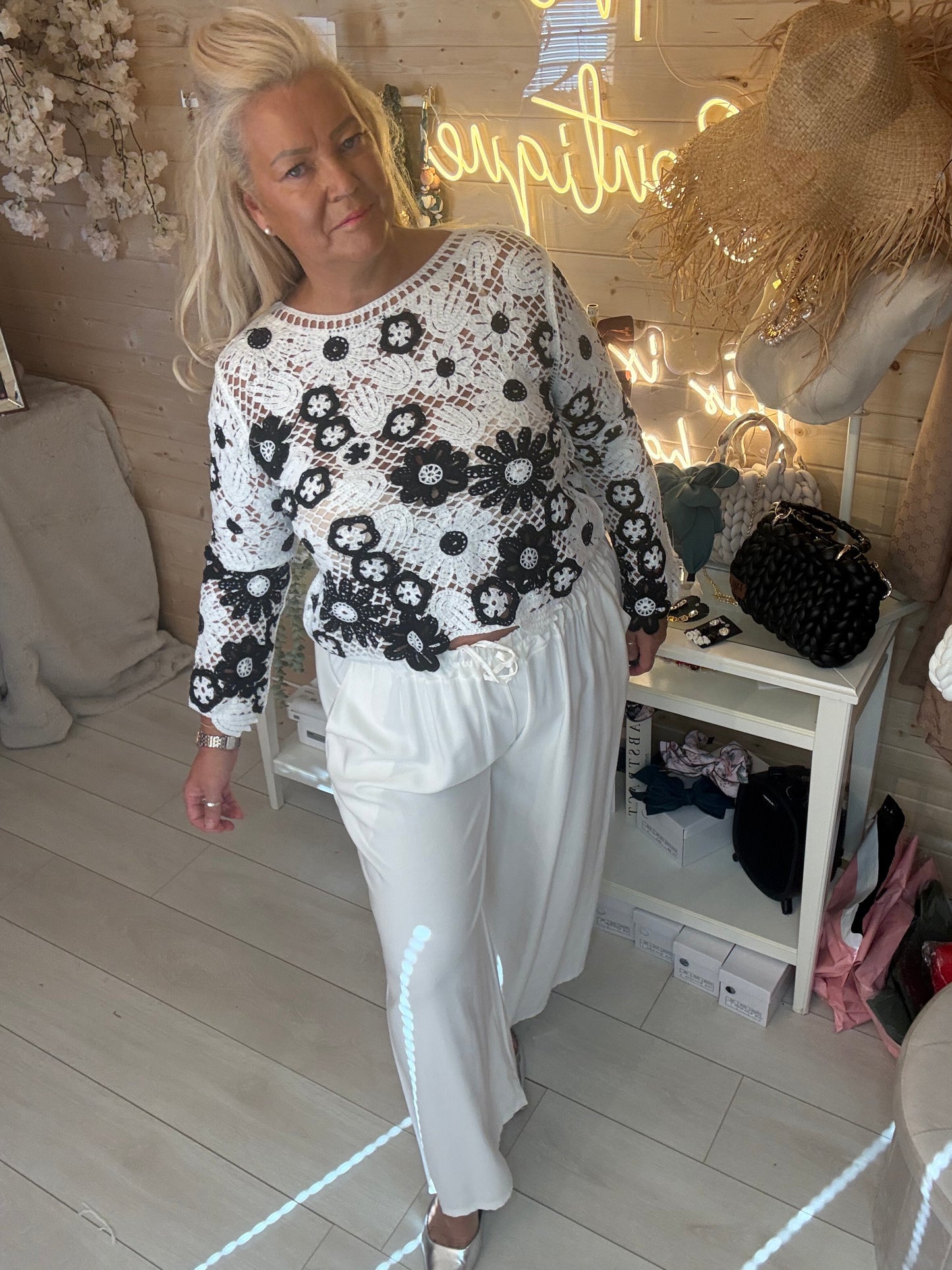 Florencia Floral Crochet Lace Top One Size 8-16 (Small 18 on Bust)