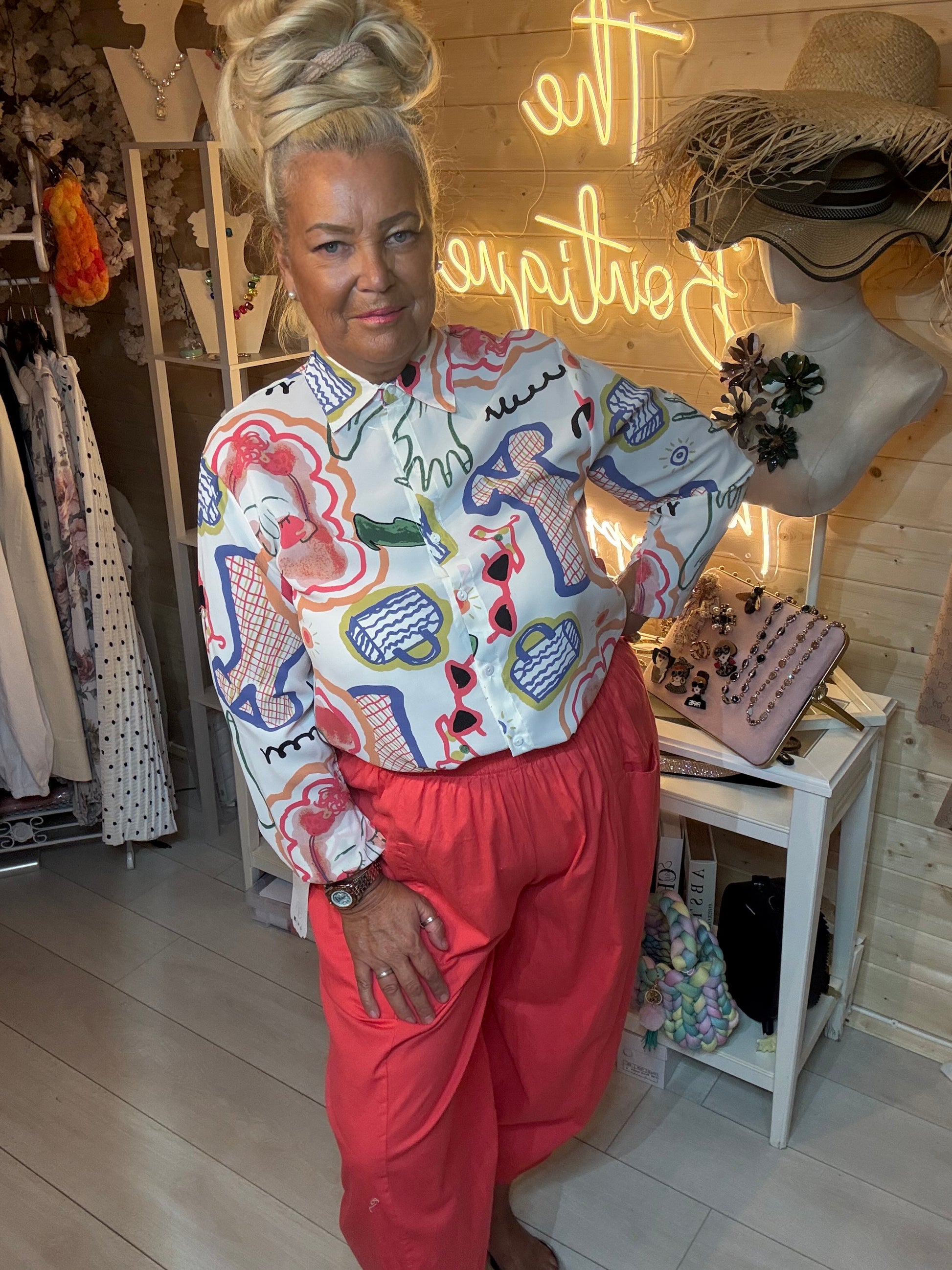Sketch women's fashion illustration blouse – boutique front view showing collar and button detail