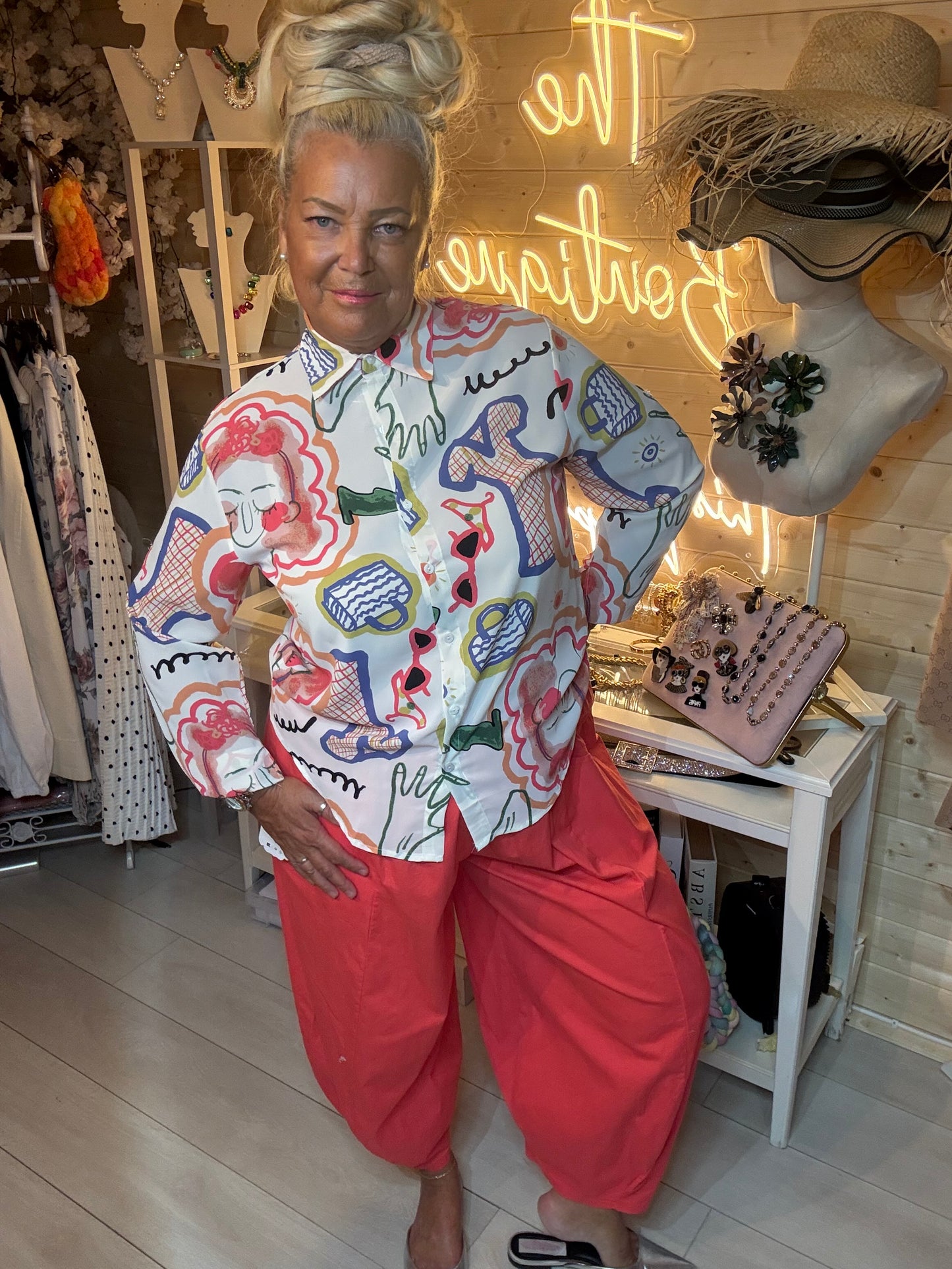 Sketch fashion print blouse – relaxed oversized fit boutique view with silver mules