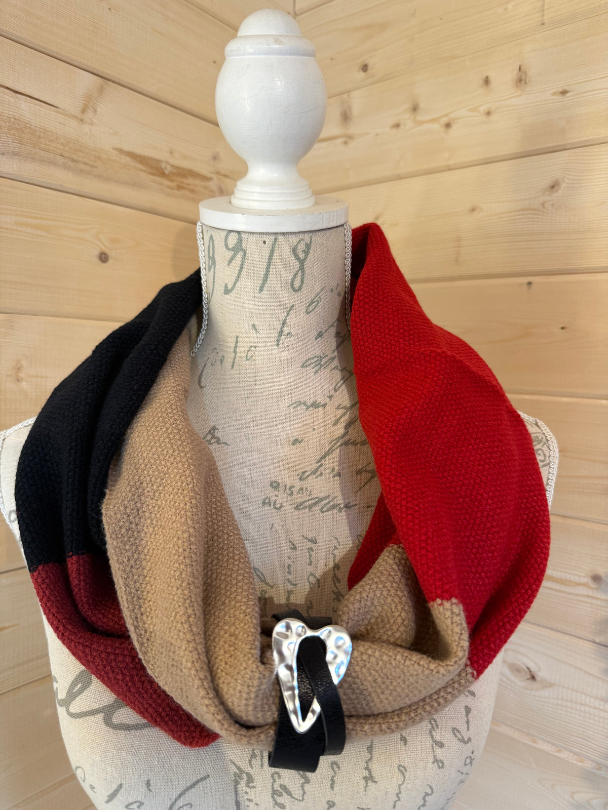 Additional product photo 2 of 8: Adore Double Wrap Scarf & Heart Jewel